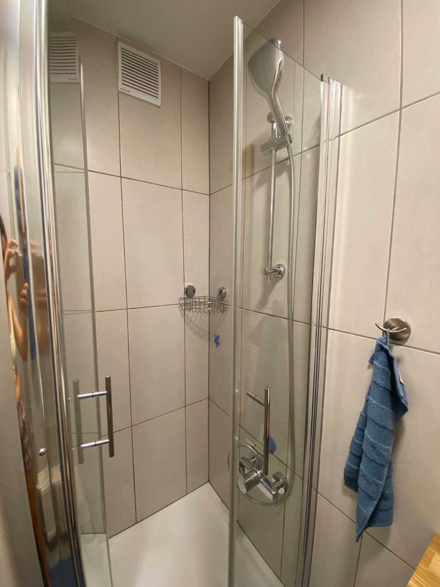 Moderne Wohnung Mit 2 Balkonen, Self Check-In, Parking Graz Exterior photo